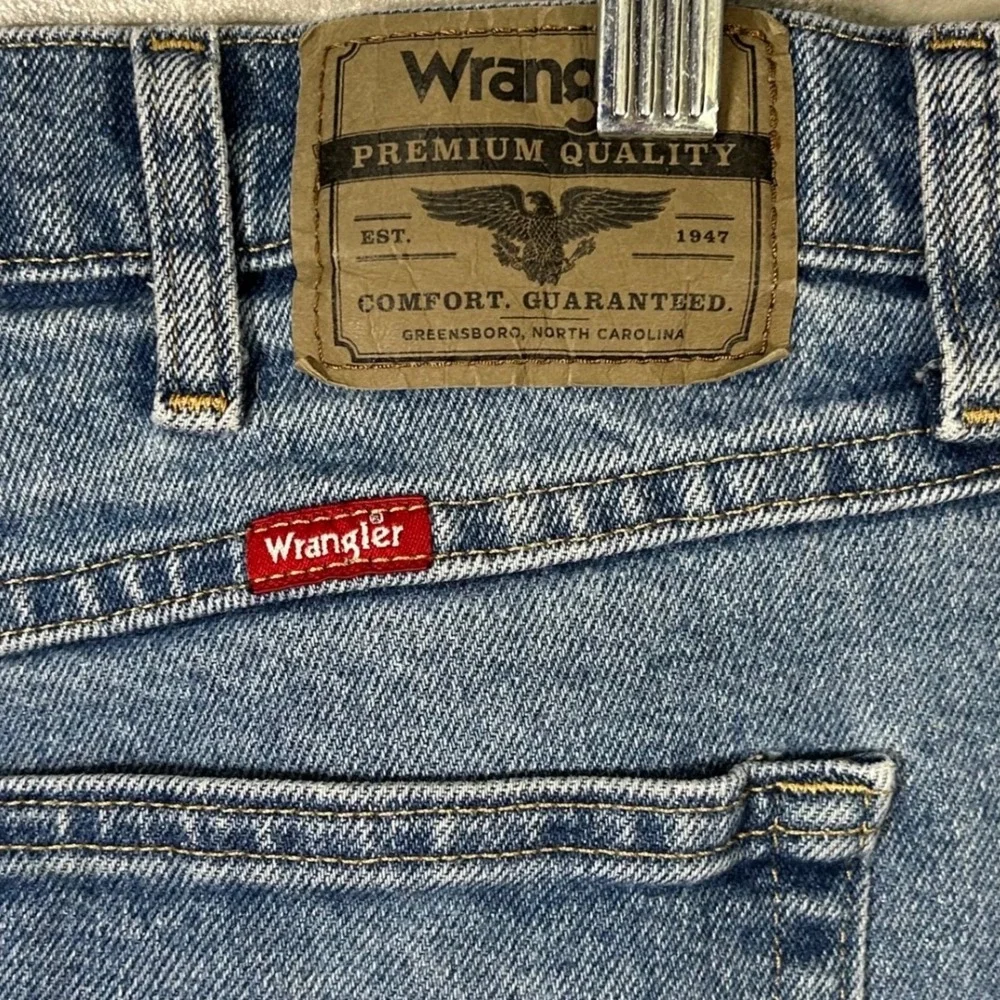 Wrangler Mens‎ Jeans Size 36x29 Relaxed Fit Blue Denim Casual Pants